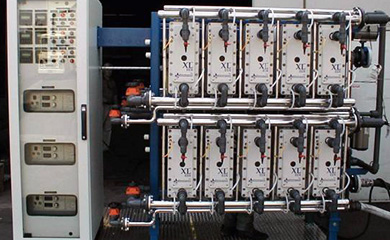 EDI是一種將離子交換技術(電滲析)、離子交換膜技術和離子電遷移技術相結合的純水制造技術。它巧妙的將電滲析和離子交換技術相結合，利用兩端電極高壓使水中帶電離子移動，并配合離子交換樹脂及選擇性樹脂膜以加速離子移動去除，從而達到水純化的目的。