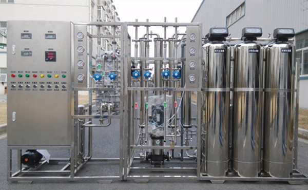 電去離子(EDI)系統主要是在直流電場的作用下，通過隔板的水中電介質離子發生定向移動，利用交換膜對離子的選擇透過作用來對水質進行提純的一種科學的水處理技術。